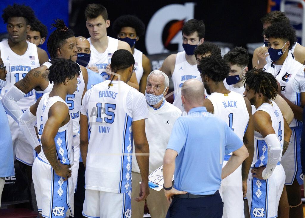Kathy Kmonicek North Carolina head coach Roy Williams talks with his team just before the end of an NCAA college basketball game for the championship of the Maui Invitational, Wednesday, Dec. 2, 2020, in Asheville, N.C. Texas won 69-67. (AP Photo/Kathy Kmonicek)