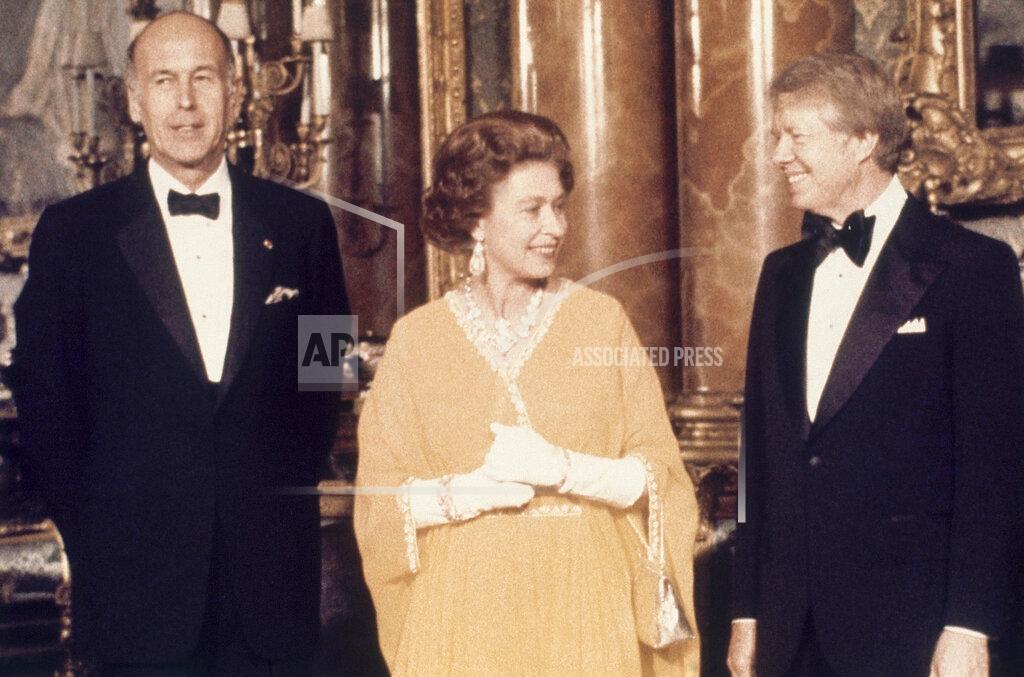 Anonymous FILE - In this file photo dated May 1977, U.S. President Jimmy Carter, right, and Queen Elizabeth II stand with French President Valery Giscard d'Estaing, at Buckingham Palace in London. (AP Photo, File)