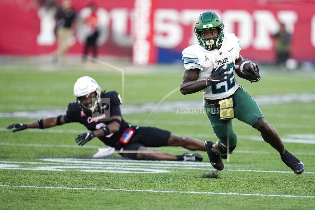 Brett Coomer Tulane running back Tyjae Spears (22) breaks away from Houston defensive back Jayce Rogers (6) during the second quarter of an NCAA college football game Friday, Sept. 30, 2022, in Houston. (Brett Coomer/Houston Chronicle via AP)