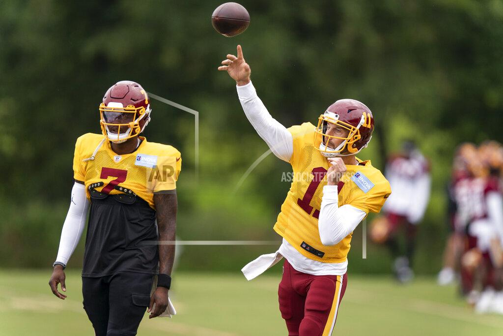 Alex Brandon Washington quarterback Alex Smith, right, throws with quarterback Dwayne Haskins Jr., standing nearby, during practice at the team's NFL football training facility, Wednesday, Aug. 19, 2020, in Ashburn, Va. (AP Photo/Alex Brandon)