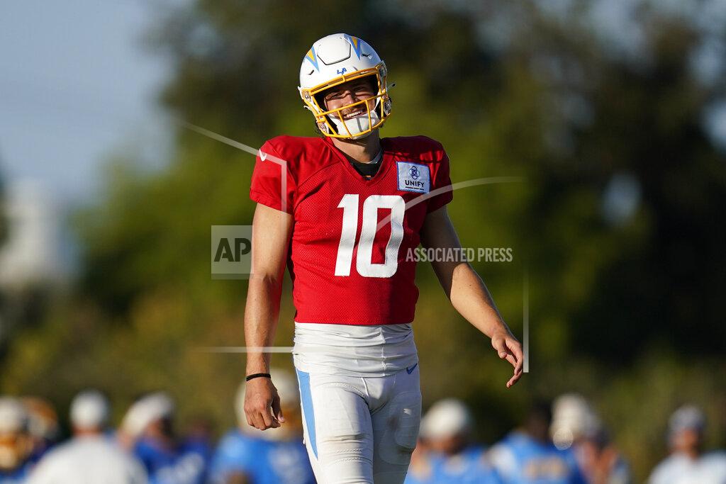 Ashley Landis Los Angeles Chargers quarterback Justin Herbert (10) participates in drills at the NFL football team's practice facility in Costa Mesa, Calif. Sunday, Aug. 7, 2022. (AP Photo/Ashley Landis)