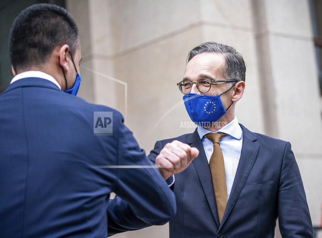 Michael Kappeler German Foreign Minister Heiko Maas, right, and his Italian counterpart Luigi Di Maio wear face masks to protect against the coronavirus during a meeting at the Foreign Office in Berlin, Germany, Friday, June 5, 2020. (Michael Kappeler/Pool via AP)