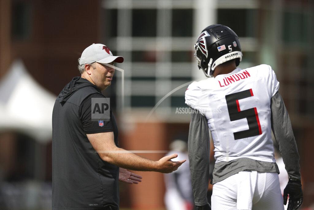 Jason Getz Atlanta Falcons head coach Arthur Smith, left, talks with wide receiver Drake London (5) during NFL football training camp at the team's practice facility in Flowery Branch, Ga., Wednesday, Aug. 10, 2022. (Jason Getz/Atlanta Journal-Constitution via AP)