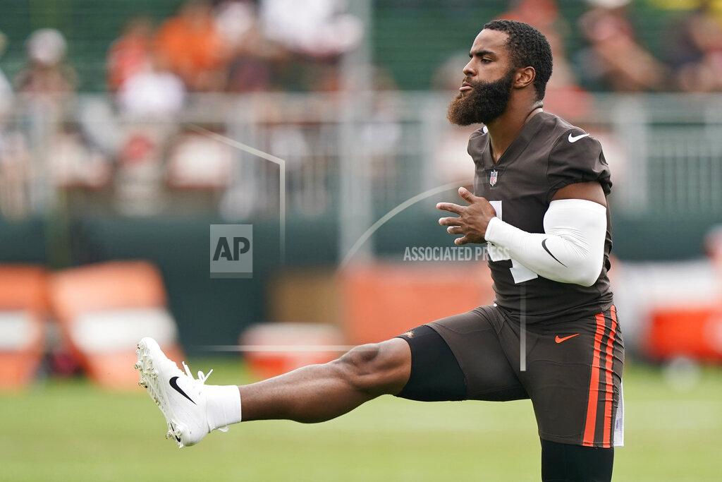 Tony Dejak Cleveland Browns middle linebacker Anthony Walker warms up during practice at the NFL football team's training camp facility, Tuesday, Aug. 17, 2021, in Berea, Ohio. (AP Photo/Tony Dejak)