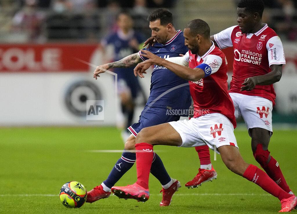 Francois Mori PSG's Lionel Messi, left, challenges for the ball with Reims' Yunis Abdelhamid during the France League One soccer match between Reims and Paris Saint-Germain, at the Stade Auguste-Delaune in Reims, France, Sunday, Aug. 29, 2021. (AP Photo/Francois Mori)