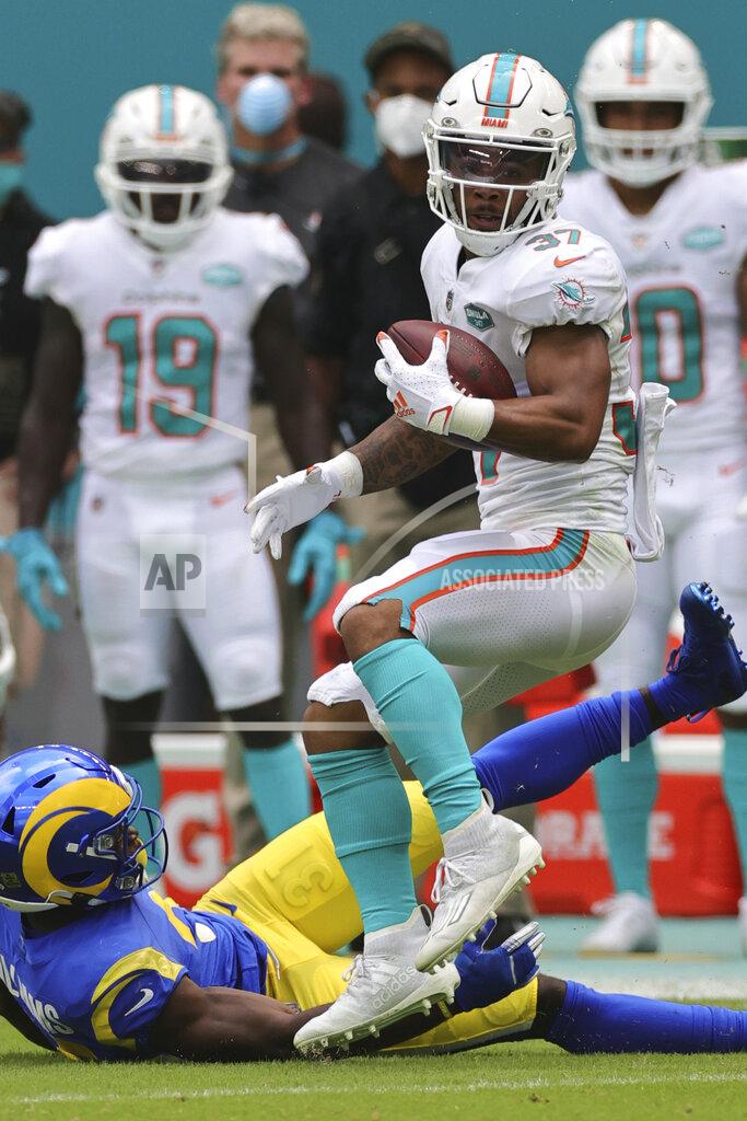 Margaret Bowles Miami Dolphins running back Myles Gaskin (37) catches a pass over the defense of Los Angeles Rams defensive back Darious Williams (31) in an NFL game, Sunday, Nov. 1, 2020 in Miami Gardens, Fla. The Dolphins defeated the Rams 28-17. (Margaret Bowles via AP)