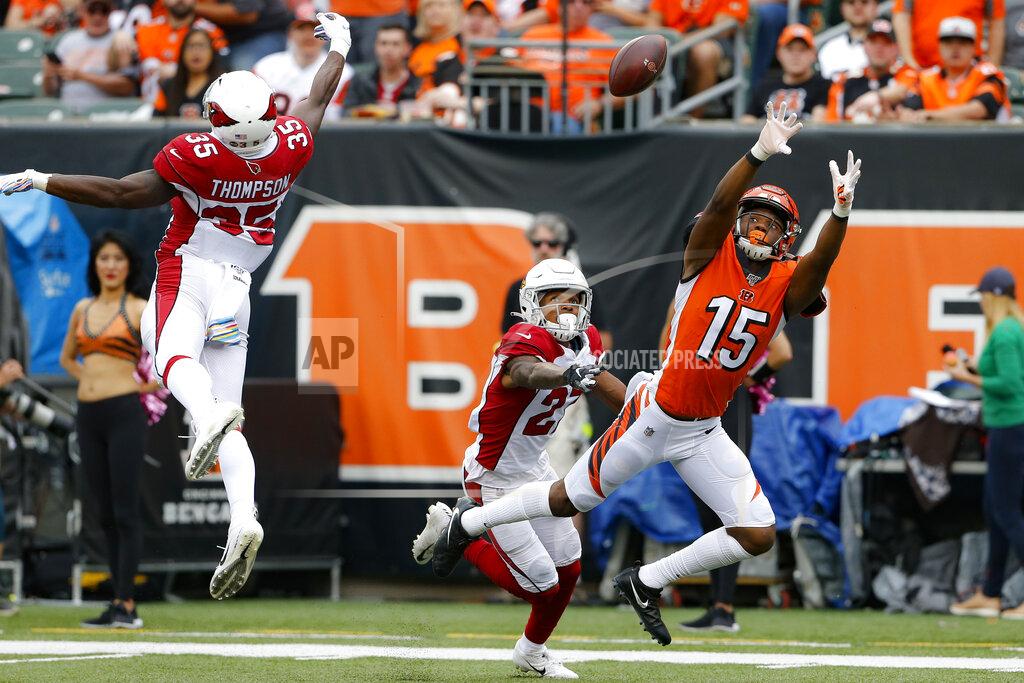 Gary Landers Cincinnati Bengals wide receiver Damion Willis (15) misses a pass against Arizona Cardinals safety Deionte Thompson (35) in the second half of an NFL football game, Sunday, Oct. 6, 2019, in Cincinnati. (AP Photo/Gary Landers)
