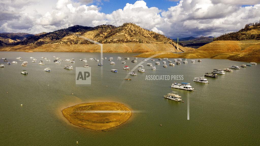 Noah Berger Houseboats float on Lake Oroville, Monday, Oct. 25, 2021, in Oroville, Calif. Recent storms raised the reservoir more than 16 feet, according to the California Department of Water Resources. (AP Photo/Noah Berger)