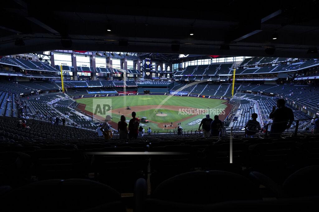 Tony Gutierrez Fans wait for the start of Game 1 of a baseball National League Championship Series between the Los Angeles Dodgers and the Atlanta Braves Monday, Oct. 12, 2020, in Arlington, Texas. (AP Photo/Tony Gutierrez)