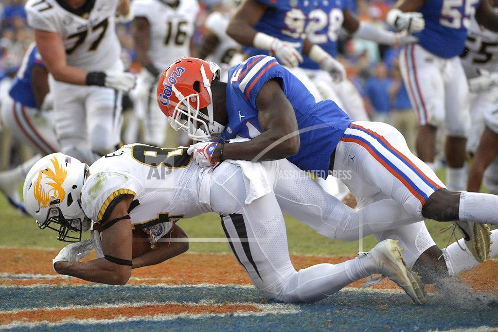 Phelan M. Ebenhack Missouri wide receiver Emanuel Hall (84) catches a pass in the end zone in front of Florida defensive back Trey Dean III (21) for a 4-yard touchdown during the second half of an NCAA college football game Saturday, Nov. 3, 2018, in Gainesville, Fla. (AP Photo/Phelan M. Ebenhack)