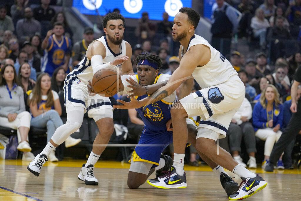 Tony Avelar Golden State Warriors center Kevon Looney (5) reachers for the ball against Memphis Grizzlies' Tyus Jones, left, and Kyle Anderson during the first half of Game 6 of an NBA basketball Western Conference playoff semifinal in San Francisco, Friday, May 13, 2022. (AP Photo/Tony Avelar)