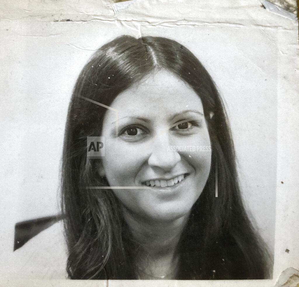 Uncredited Associated Press journalist Sharon Cohen smiles in this picture taken sometime in her late 20s, early in her career at The AP. Cohen, a matchless reporter who told American stories with great skill and compassion over more than four decades at news cooperative, died Monday, April 5, 2021, at her Chicago home. She was 68. (Courtesy of Mike Robinson)