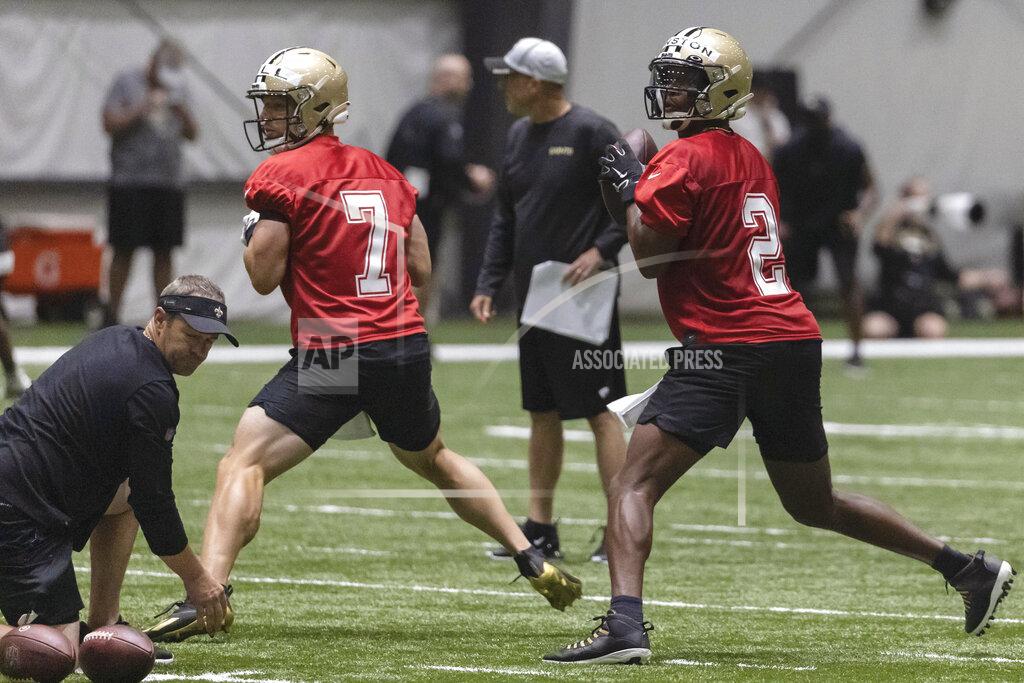 Derick Hingle New Orleans Saints quarterbacks quarterback Taysom Hill (7) and Jameis Winston (2) run drills during NFL football training camp in Metairie, Thursday, July 29, 2021. (AP Photo/Derick Hingle)