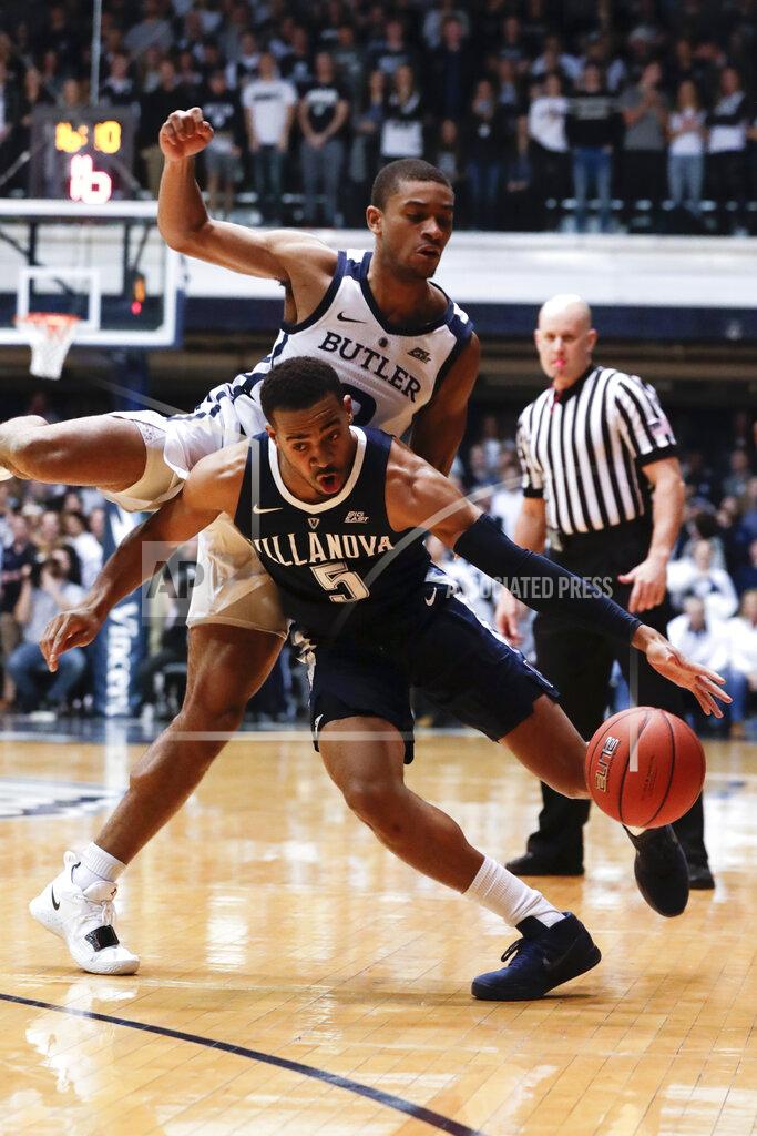 Michael Conroy Villanova guard Phil Booth (5) cuts under Butler guard Aaron Thompson (2) in the first half of an NCAA college basketball game in Indianapolis, Tuesday, Jan. 22, 2019. (AP Photo/Michael Conroy)