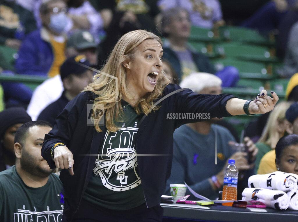 Rod Aydelotte Baylor head coach Nicki Collen directs an offensive play in the second half of an NCAA college basketball game against Iowa State, Sunday, Jan. 23, 2022, in Waco, Texas. (Rod Aydelotte/Waco Tribune-Herald via AP)