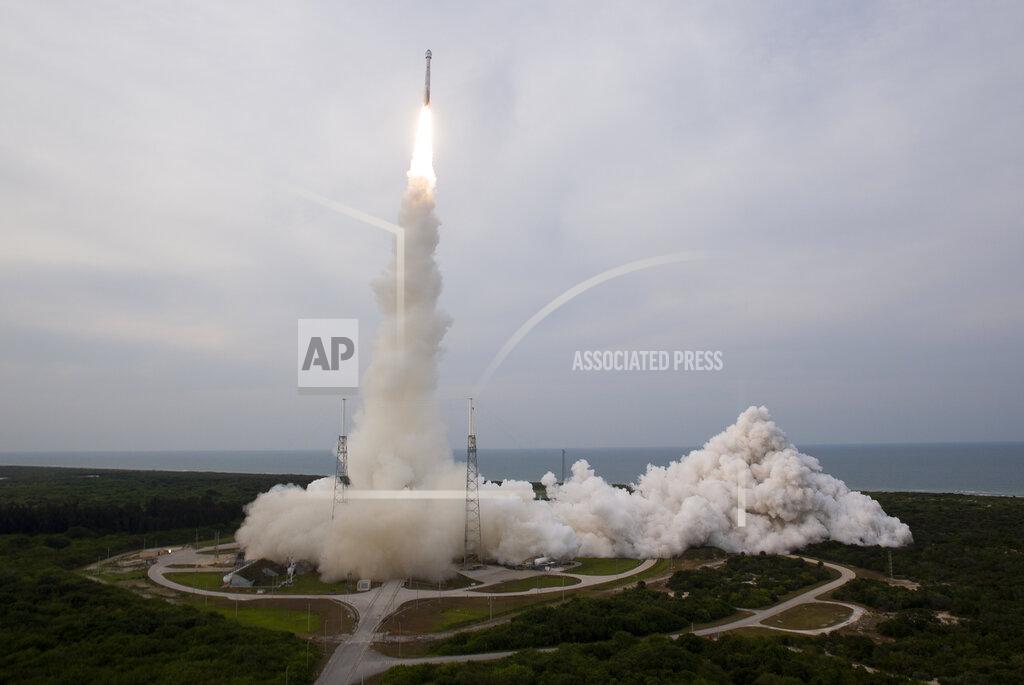 Joel Kowsky A United Launch Alliance Atlas V rocket with Boeing's CST-100 Starliner spacecraft launches from Space Launch Complex 41, Thursday, May 19, 2022, at Cape Canaveral Space Force Station in Florida. (Joel Kowsky/NASA via AP)