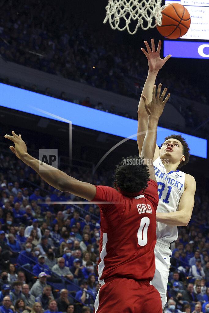 James Crisp Kentucky's Kellan Grady (31) shoots over Alabama's Noah Gurley (0) during the first half of an NCAA college basketball game in Lexington, Ky., Saturday, Feb. 19, 2022. (AP Photo/James Crisp)