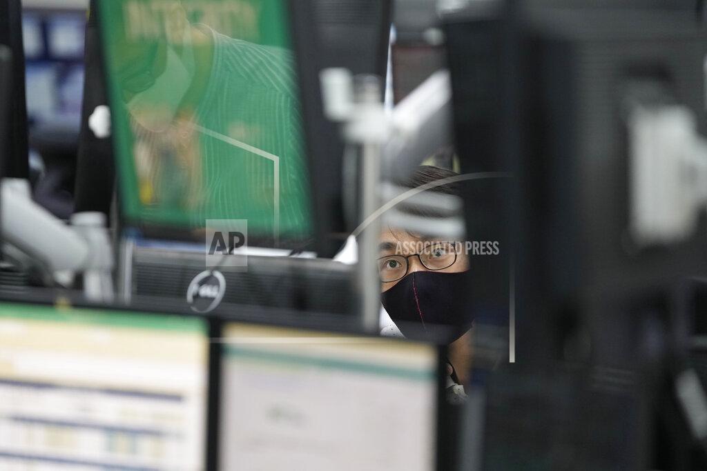 Lee Jin-Man A currency trader watches computer monitors at a foreign exchange dealing room in Seoul, South Korea, Friday, May 27, 2022. Asian shares gained Friday as investors cheered a strong set of earnings from retailers that has sent U.S. shares higher. (AP Photo/Lee Jin-man)