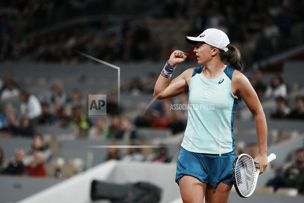 Thibault Camus Poland's Iga Swiatek celebrate winning the first set during the first round match against Ukraine's Lesia Tsurenko at the French Open tennis tournament in Roland Garros stadium in Paris, France, Monday, May 23, 2022. (AP Photo/Thibault Camus)