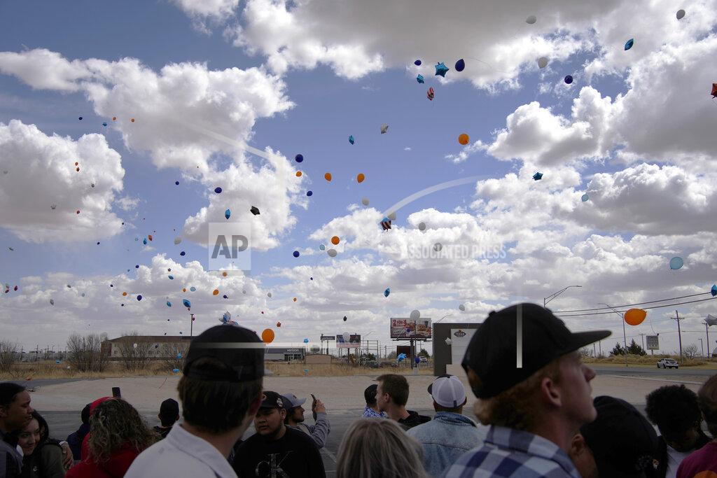 John Locher People watch after releasing balloons during a memorial for Jackson Zinn at a Texas Roadhouse restaurant, Thursday, March 17, 2022, in Hobbs, N.M.. Zinn, who worked at the restaurant, was killed with several other student golfers and the coach of University of the Southwest in a crash in Texas. (AP Photo/John Locher)