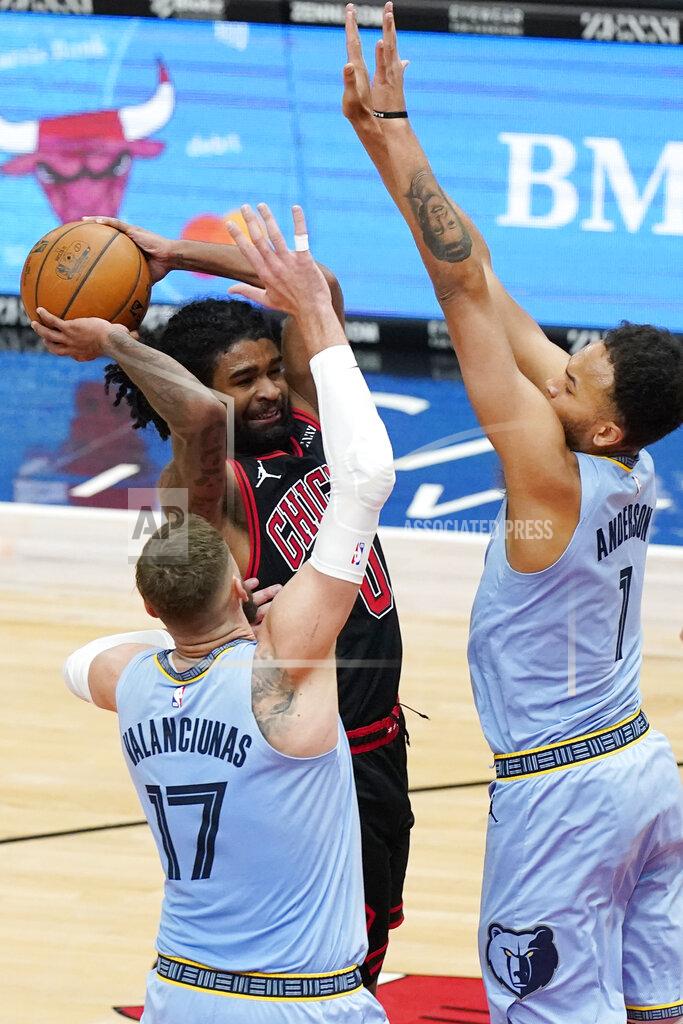 Nam Y. Huh Chicago Bulls guard Coby White, center, drives to the basket as Memphis Grizzlies center Jonas Valanciunas (17) and forward Kyle Anderson guard during the second half of an NBA basketball game in Chicago, Friday, April 16, 2021. (AP Photo/Nam Y. Huh)