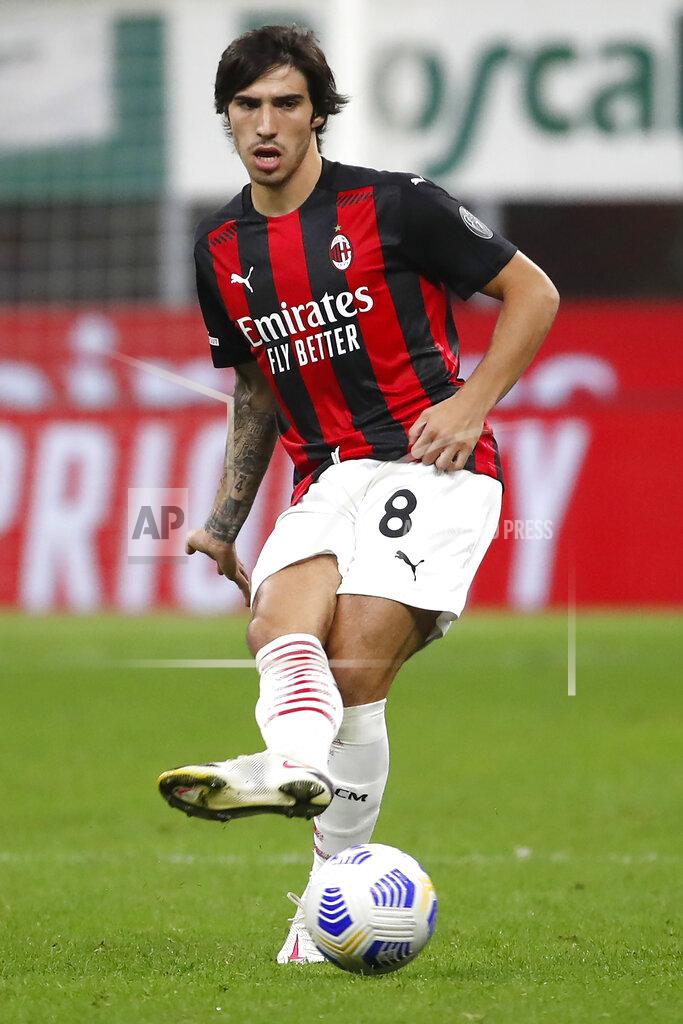 Antonio Calanni AC Milan's Sandro Tonali controls the ball during the Serie A soccer match between AC Milan and Bologna at the San Siro stadium, in Milan, Italy, Monday, Sept. 21, 2020. (AP Photo/Antonio Calanni)