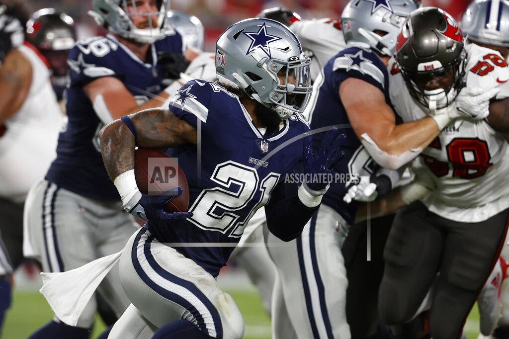Scott Audette Dallas Cowboys running back Ezekiel Elliott (21) runs for yardage against the Tampa Bay Buccaneers during the first half of an NFL football game Thursday, Sept. 9, 2021, in Tampa, Fla. (AP Photo/Scott Audette)