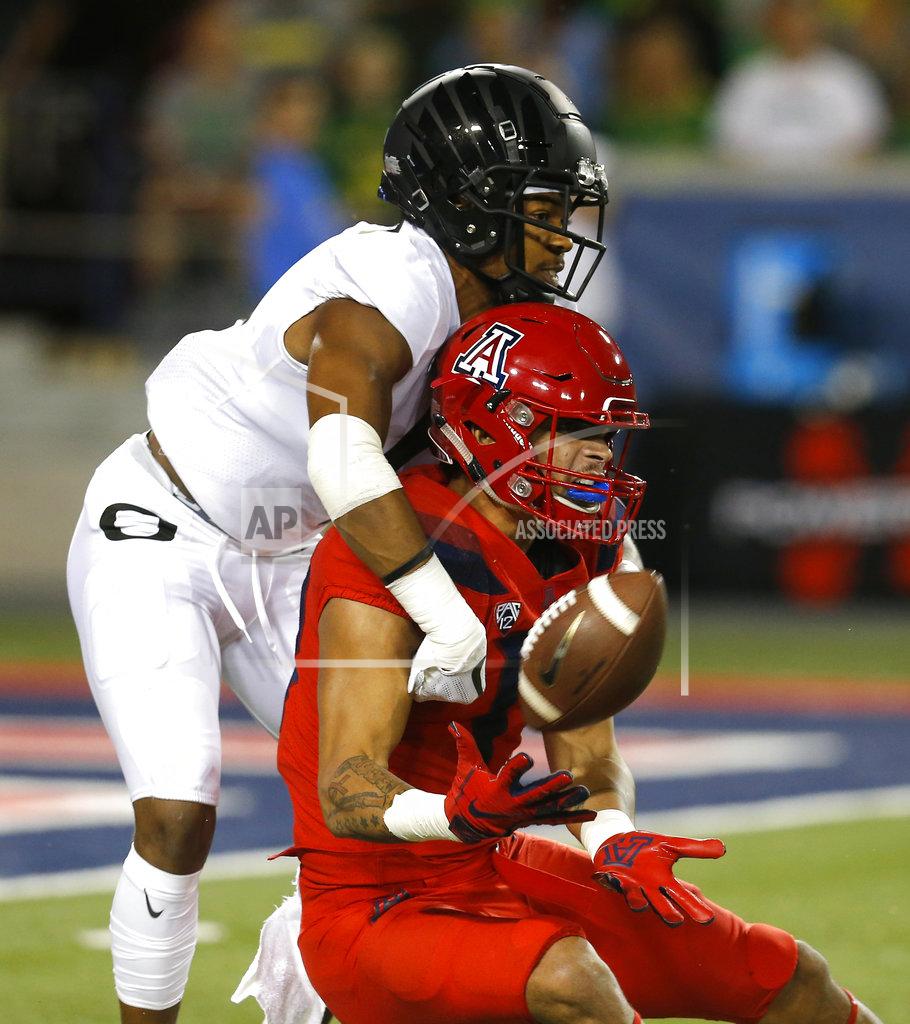 Rick Scuteri Arizona wide receiver Shawn Poindexter, right, makes the catch as he shields Oregon cornerback Thomas Graham Jr. from the ball in the first half during an NCAA college football game, Saturday, Oct. 27, 2018, in Tucson, Ariz. (AP Photo/Rick Scuteri)