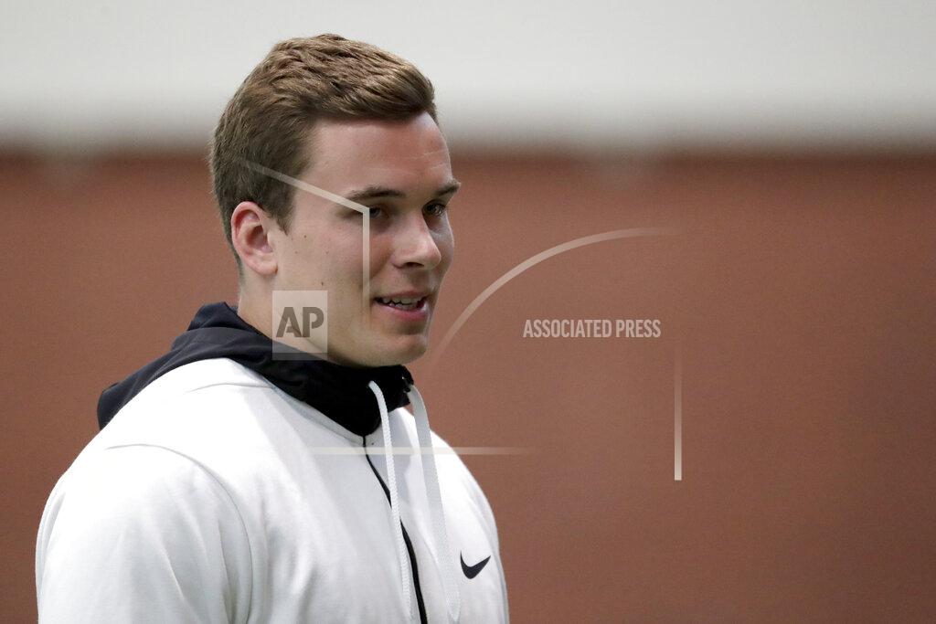 Julio Cortez New York Giants' quarterback/tight end Eric Dungey talks to a reporter during the team's NFL football rookie camp, Friday, May 3, 2019, in East Rutherford, N.J. (AP Photo/Julio Cortez)