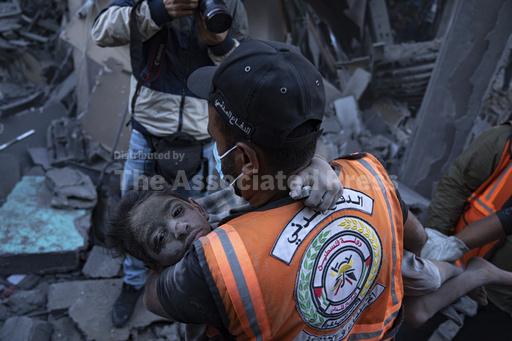Palestinians trapped in Gaza find nowhere is safe durin... - Vimarsana News