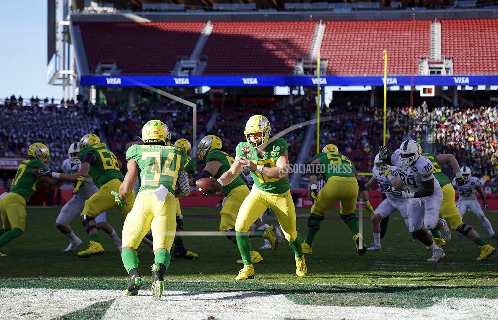 Tony Avelar Oregon quarterback Justin Herbert (10) hands off to running back CJ Verdell (34) against Michigan State during the second half of the Redbox Bowl NCAA college football game Monday, Dec. 31, 2018, in Santa Clara, Calif. (AP Photo/Tony Avelar)