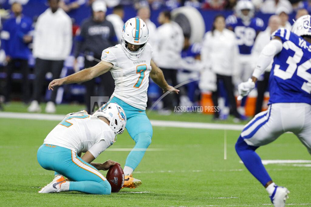Darron Cummings Miami Dolphins' Jason Sanders (7) kicks a field goal from the hold of Matt Haack (2) during the first half of the team's NFL football game against the Indianapolis Colts in Indianapolis, Sunday, Nov. 10, 2019. (AP Photo/Darron Cummings)
