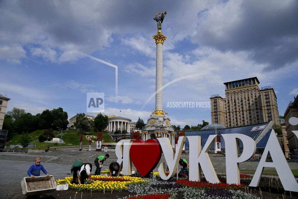 Natacha Pisarenko People plant flowers in Independence Square, downtown Kyiv, Ukraine, Monday, May 23, 2022. (AP Photo/Natacha Pisarenko)