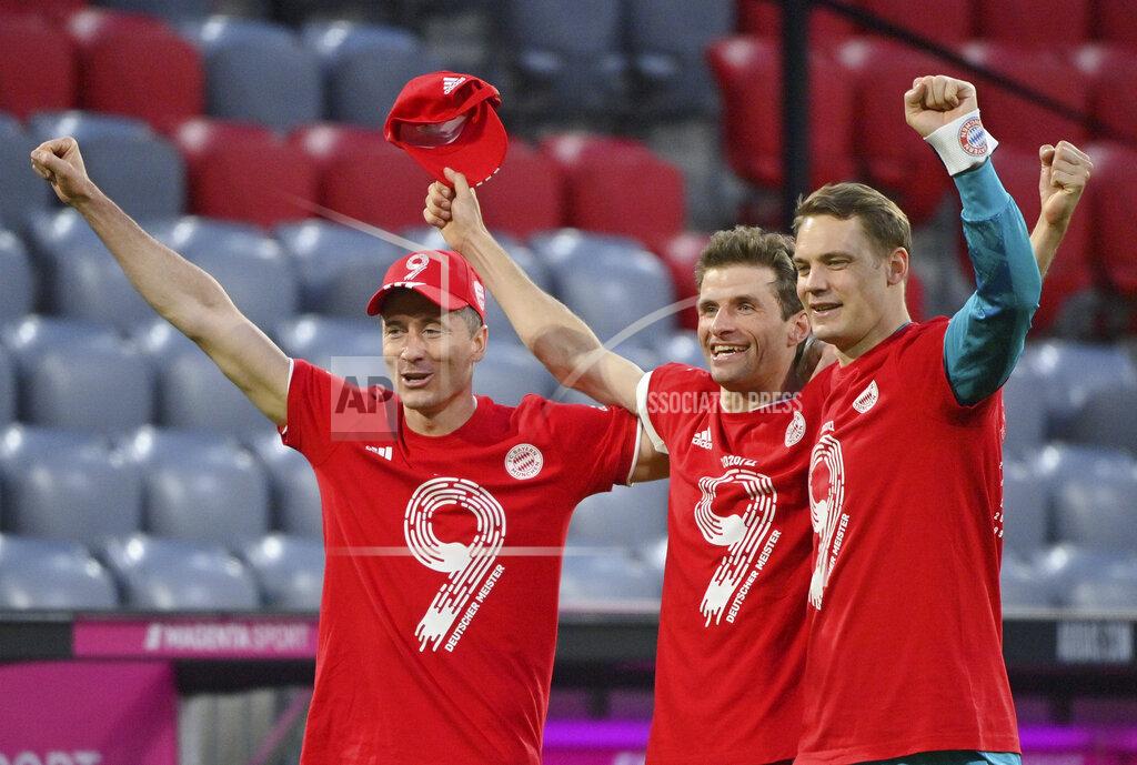 Peter Kneffel Bayern's Robert Lewandowski, left, Bayern's Thomas Mueller, centre, and Bayern's goalkeeper Manuel Neuer celebrate at the end of the German Bundesliga soccer match between Bayern Munich and Borussia Moenchengladbach at the Allianz Arena stadium in Munich, Germany, Saturday, May 8, 2021.(Peter Kneffel/Pool via AP)