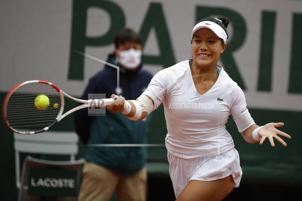 Alessandra Tarantino Kristie Ahn of the U.S. plays a shot against Serena Williams of the U.S. in the first round match of the French Open tennis tournament at the Roland Garros stadium in Paris, France, Monday, Sept. 28, 2020. (AP Photo/Alessandra Tarantino)