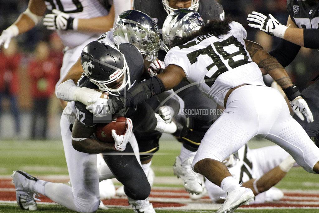 Young Kwak Oregon linebacker Kaulana Apelu, right, and linebacker Jalen Jelks, left, tackle Washington State running back James Williams (32) during the second half of an NCAA college football game in Pullman, Wash., Saturday, Oct. 20, 2018. Washington State won 34-20. (AP Photo/Young Kwak)