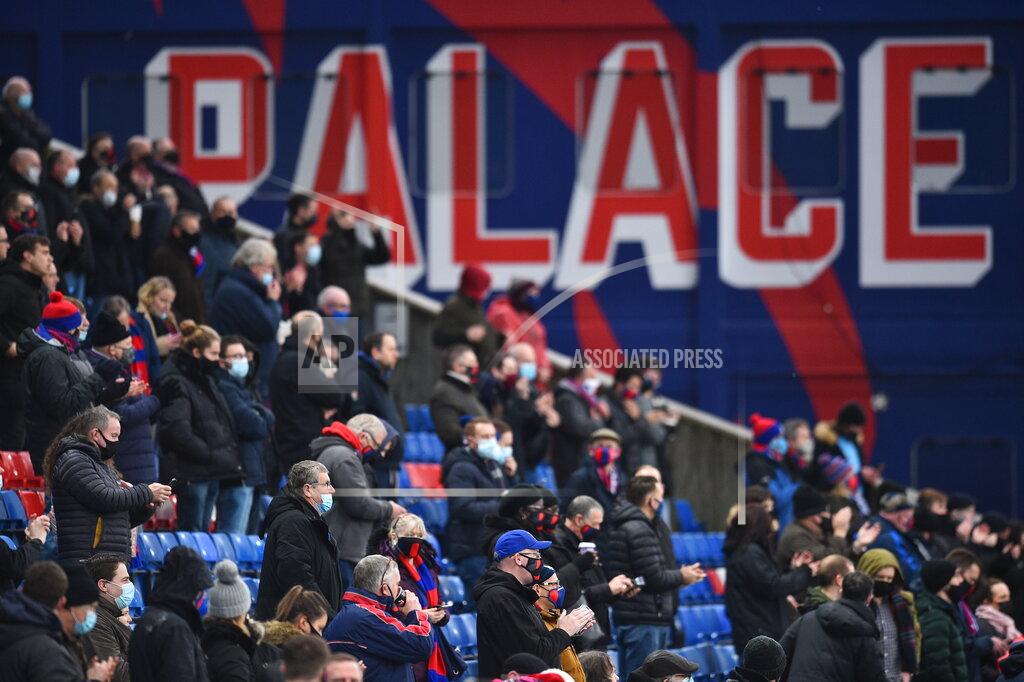 Glyn Kirk Crystal Palace fans watch their team warm up ahead of the English Premier League soccer match between Crystal Palace and Tottenham Hotspur at Selhurst Park in London, Sunday, Dec., 13, 2020. (Glyn Kirk/ Pool via AP))