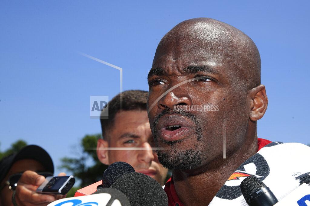 Adrian Peterson declines to address financial woes