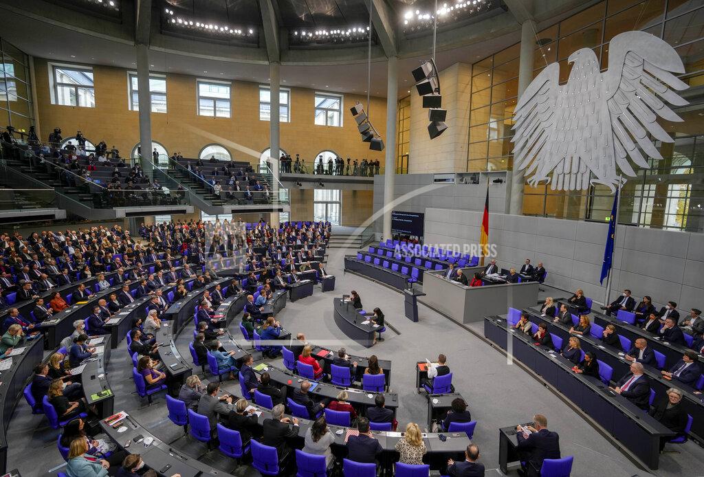Markus Schreiber Lawmakers attend the first plenary session of the German parliament Bundestag after the elections, Berlin, Tuesday, Oct. 26, 2021. At right German President Frank-Walter Steinmeier. (Photo/Markus Schreiber)