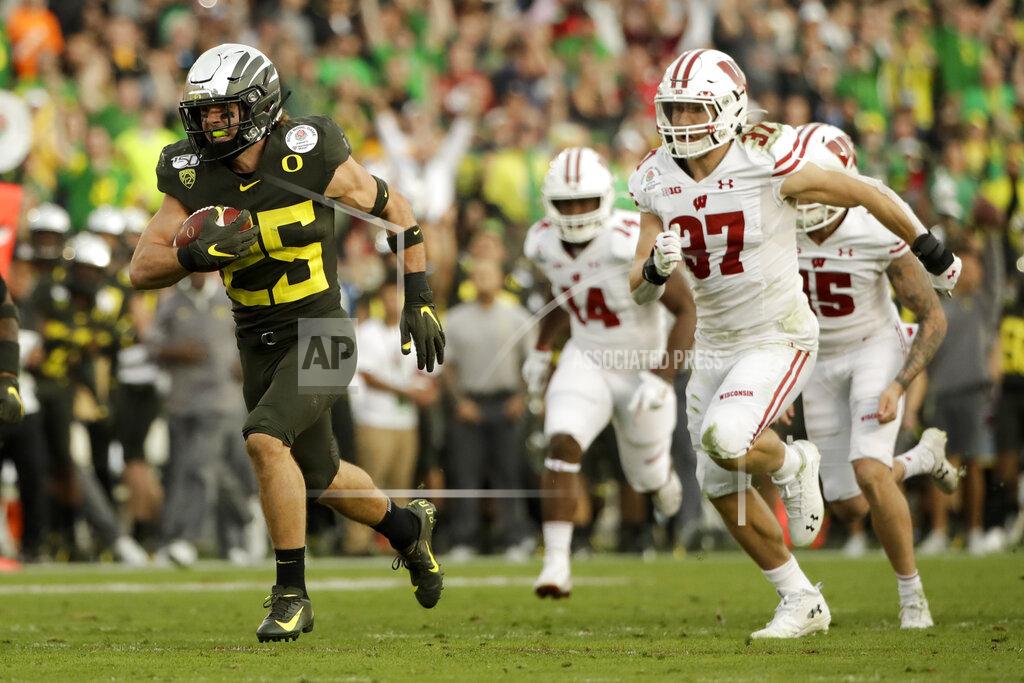 Marcio Jose Sanchez Oregon safety Brady Breeze, left, runs for a touchdown past Wisconsin running back Garrett Groshek after a blocked punt during second half of the Rose Bowl NCAA college football game Wednesday, Jan. 1, 2020, in Pasadena, Calif. (AP Photo/Marcio Jose Sanchez)