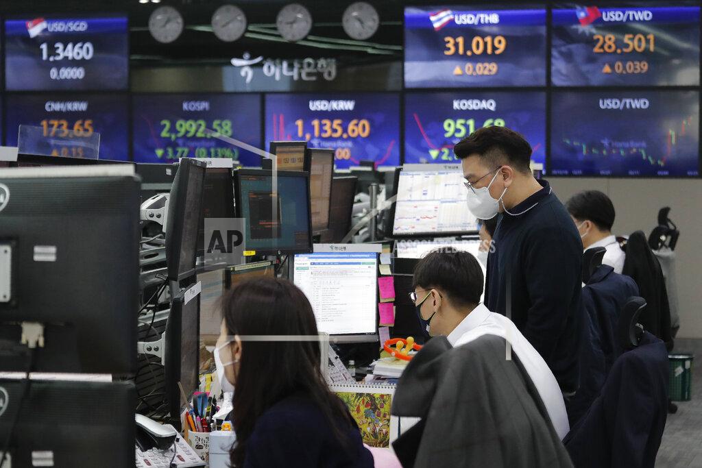 Ahn Young-Joon Currency traders watch monitors at the foreign exchange dealing room of the KEB Hana Bank headquarters in Seoul, South Korea, Thursday, March 25, 2021. Shares advanced in Asia on Thursday after a broad decline on Wall Street led by selling of tech heavyweights like Facebook and Apple. (AP Photo/Ahn Young-joon)