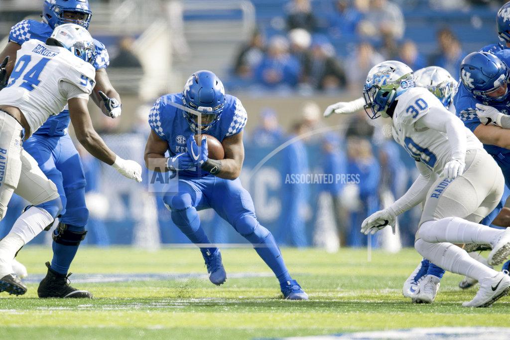 Bryan Woolston Kentucky running back Benny Snell Jr. (26) runs with the ball during the first half of an NCAA college football game against Middle Tennessee in Lexington, Ky., Saturday, Nov. 17, 2018. (AP Photo/Bryan Woolston)