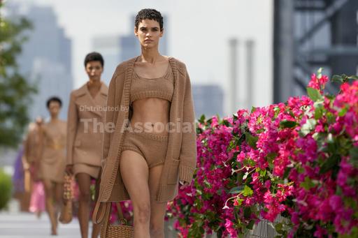 Michael Kors pays tribute to late mother with waterfron... - Vimarsana News