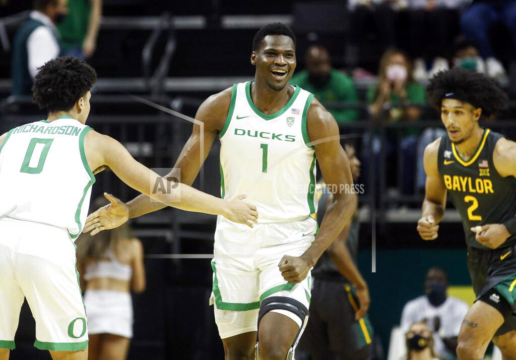 Thomas Boyd Oregon center N'Faly Dante (1) celebrates against Baylor during an NCAA college basketball game in Eugene, Ore., Saturday, Dec. 18, 2021. (AP Photo/Thomas Boyd)