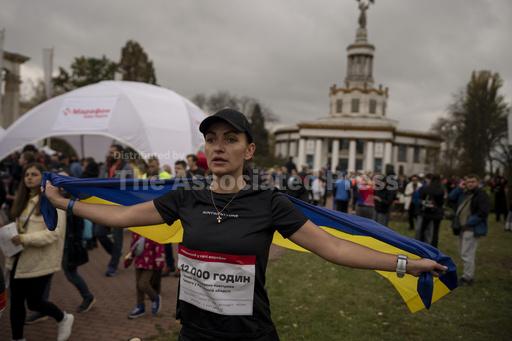 Thousands of Ukrainians run to commemorate those killed in the war - Vimarsana News