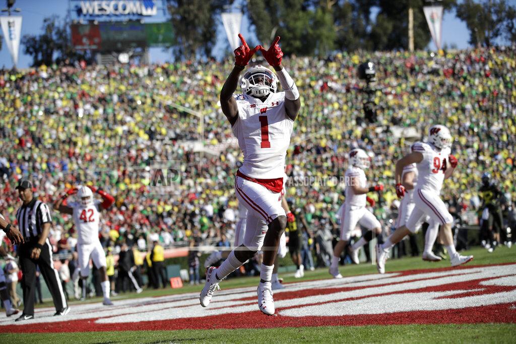 Marcio Jose Sanchez Wisconsin wide receiver Aron Cruickshank celebrates after scoring against Oregon during first half of the Rose Bowl NCAA college football game Wednesday, Jan. 1, 2020, in Pasadena, Calif. (AP Photo/Marcio Jose Sanchez)
