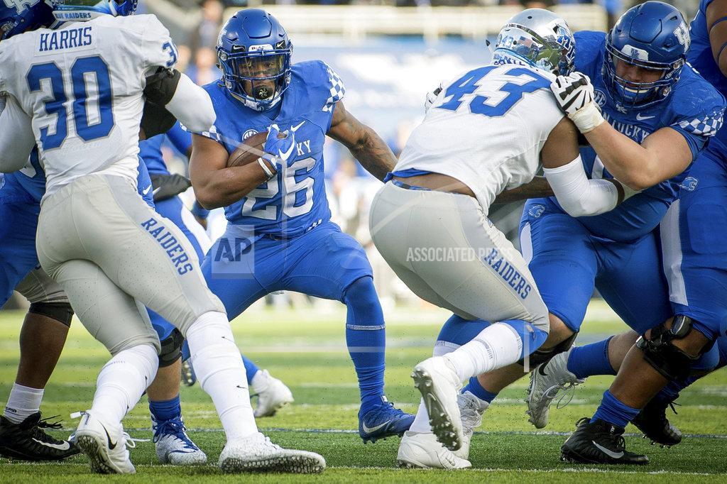 Bryan Woolston Kentucky running back Benny Snell Jr. (26) runs with the ball during the second half of an NCAA college football game against Middle Tennessee in Lexington, Ky., Saturday, Nov. 17, 2018. (AP Photo/Bryan Woolston)