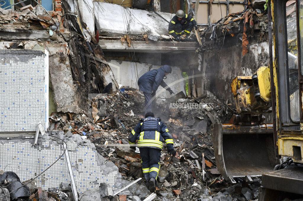 Andriy Andriyenko Rescuers work at a site of an apartment building destroyed by Russian shelling in Bakhmut, Donetsk region, Ukraine, Wednesday, May 18, 2022. (AP Photo/Andriy Andriyenko)