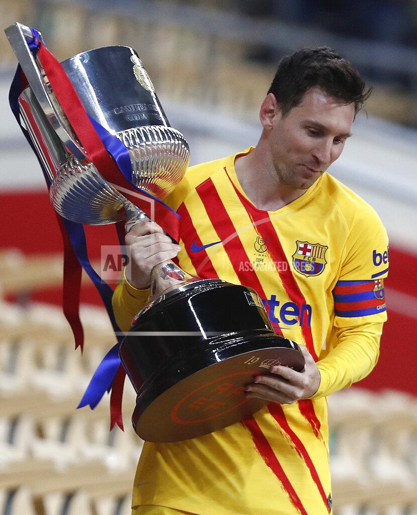 Angel Fernandez Barcelona's Lionel Messi holds the trophy after winning the Spanish Copa del Rey final 2021 against Athletic Bilbao at La Cartuja stadium in Seville, Spain, Saturday April 17, 2021. (AP Photo/Angel Fernandez)