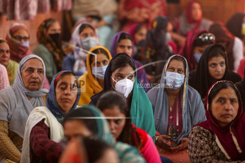 Channi Anand Sikh devotees, some of them wearing masks offer prayers during celebrations to mark the birth anniversary of the first Sikh Guru, Guru Nanak Dev, at a Gurudwara, or Sikh temple, in Jammu, India, Monday, Nov.30, 2020. India is second behind the U.S. in total coronavirus cases. Its recovery rate is nearing 94%. (AP Photo/Channi Anand)